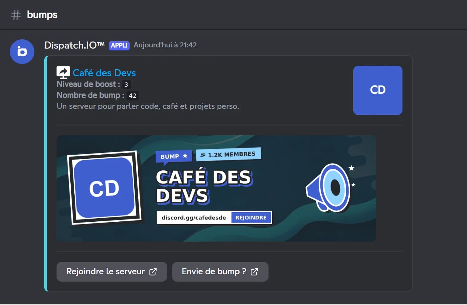 Présentation d'un serveur publiée par la commande /bump de Dispatch.IO dans le salon de bump d'un autre serveur