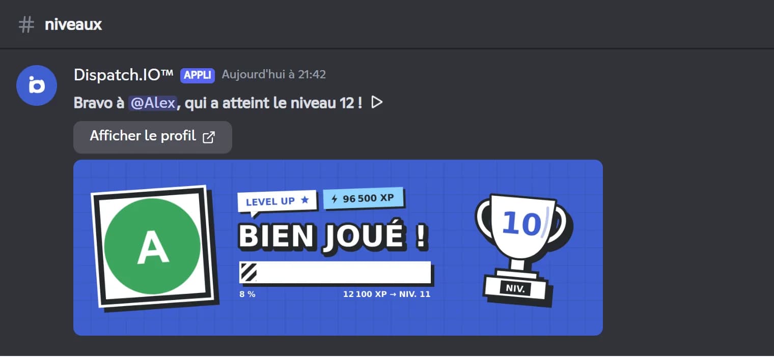 Annonce de passage de niveau de Dispatch.IO dans un salon Discord, avec la carte de niveau du membre