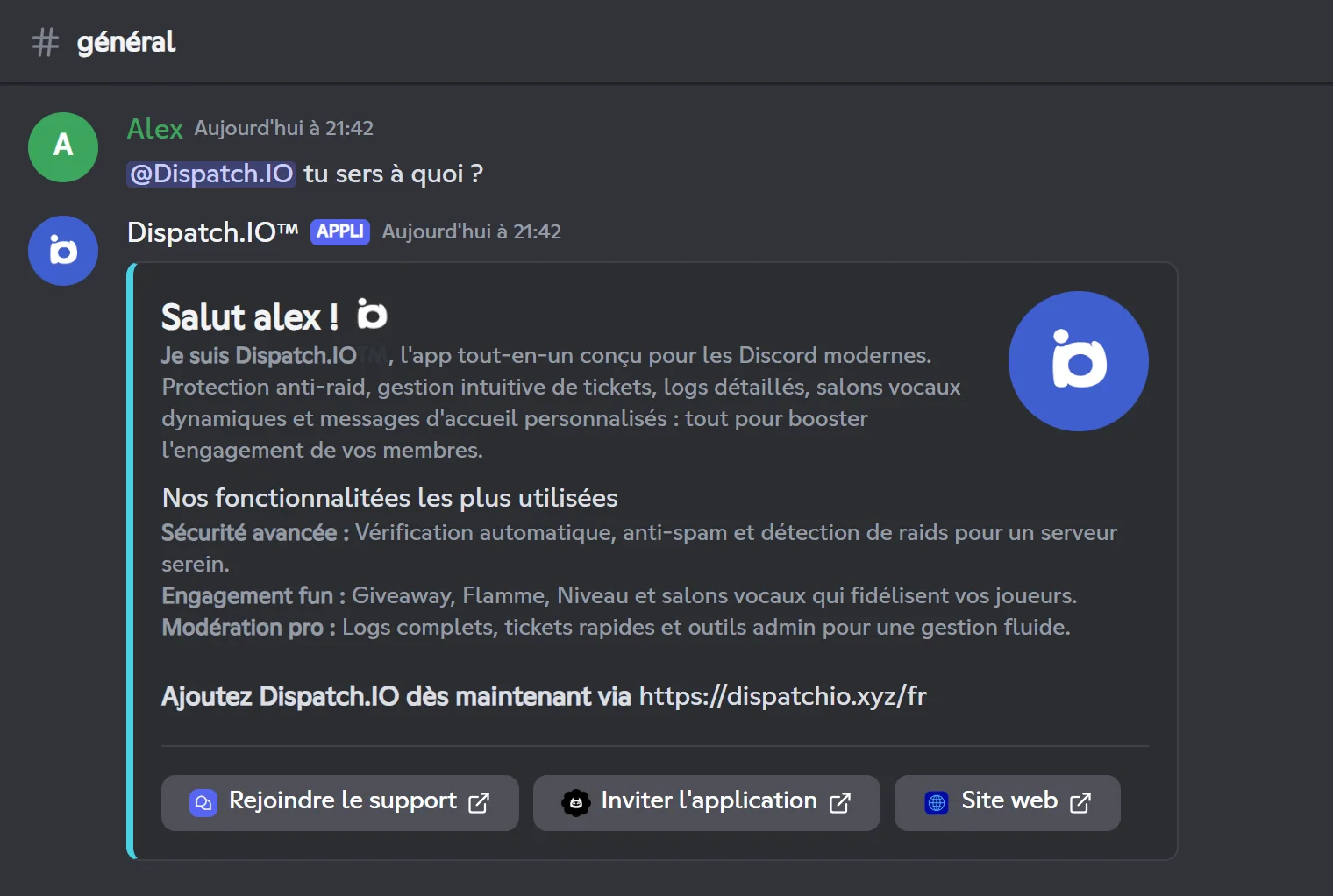 La présentation automatique, dans la langue du serveur. Alex mentionne Dispatch.IO et le bot répond par sa présentation
