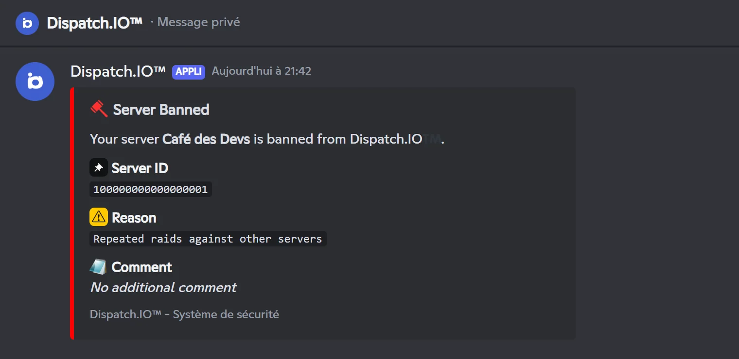 Le message reçu par le propriétaire d'un serveur banni (toujours en anglais). Message privé Server Banned envoyé au propriétaire avec l'identifiant du serveur, la raison et le commentaire