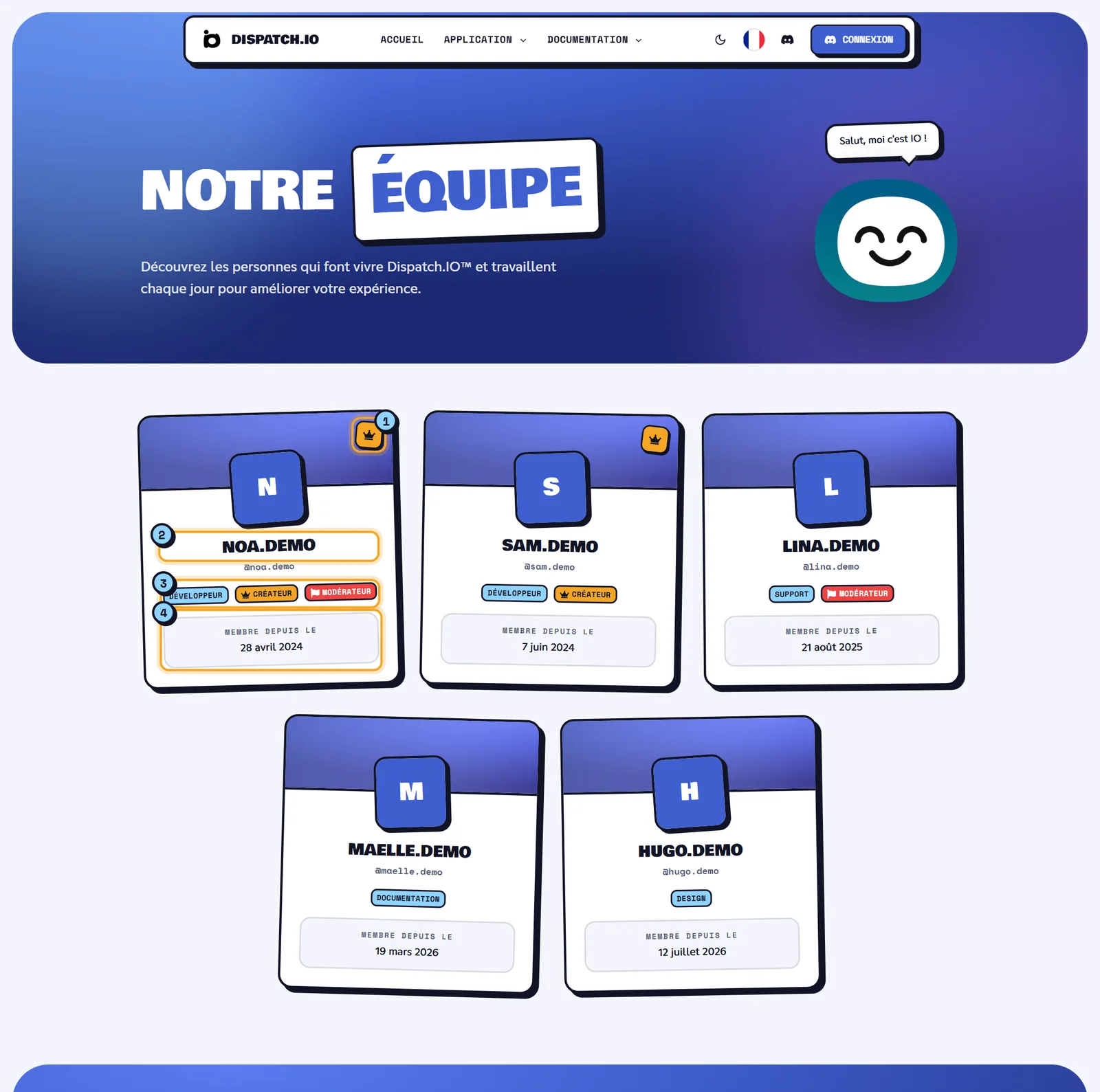 La page Notre Équipe Page Notre Équipe : grille de cartes de membres avec bannière bleue, avatar, nom et badges